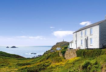 Cove Cottage overlooks the headland in a historic corner of a Cornish Mining World Heritage Site.
