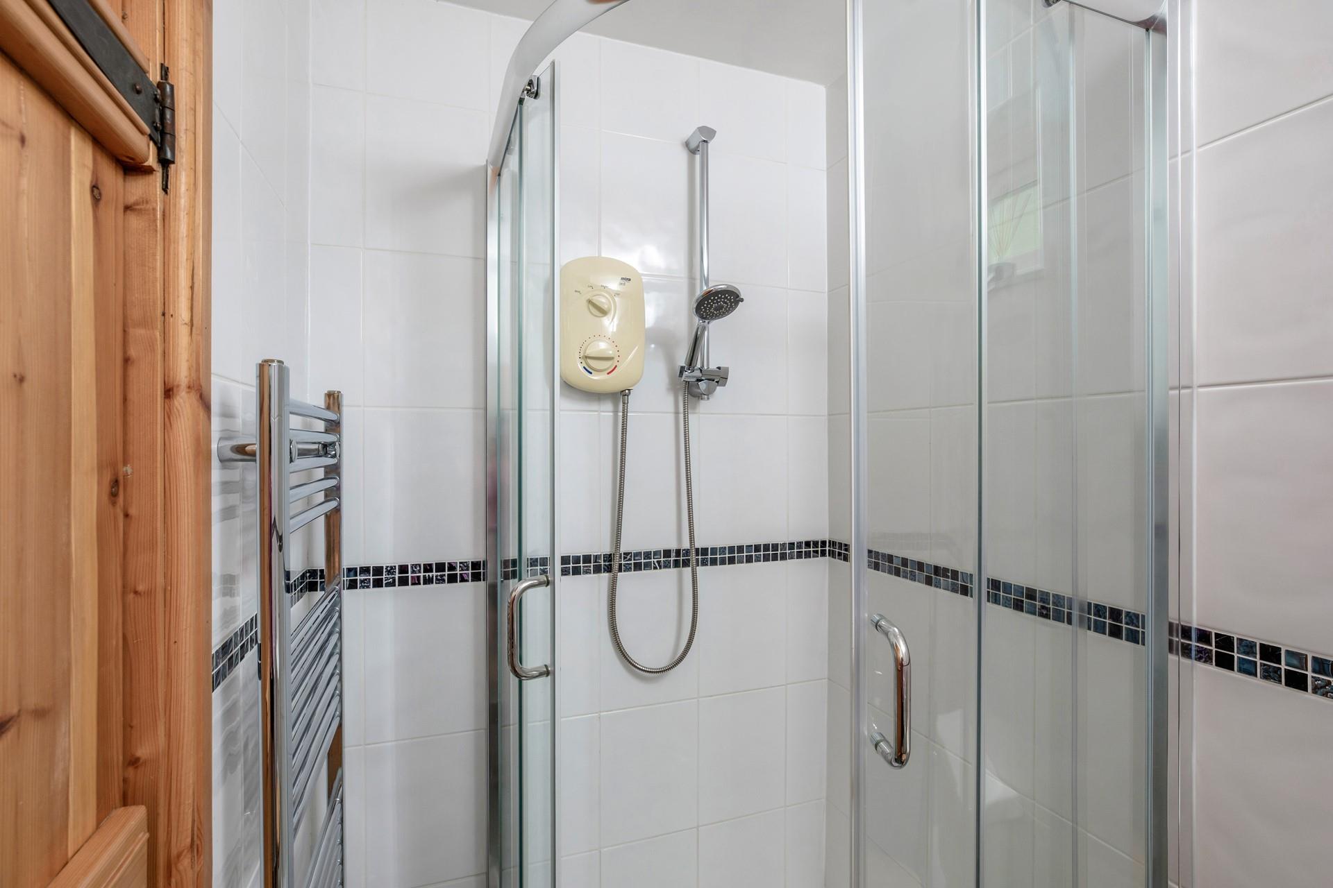 A separate shower room means there'll be no bathroom queues in the mornings.