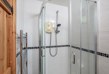 A separate shower room means there'll be no bathroom queues in the mornings.