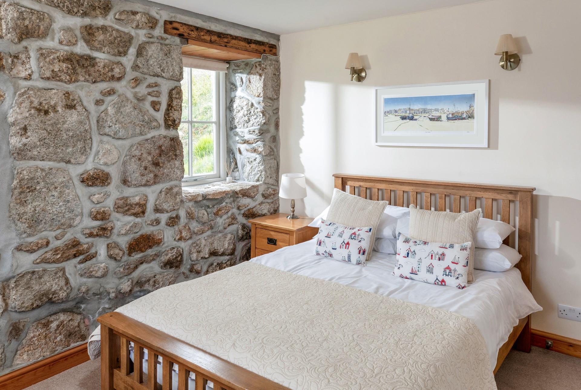 Wake up and watch the waves from the comfortable double bed.