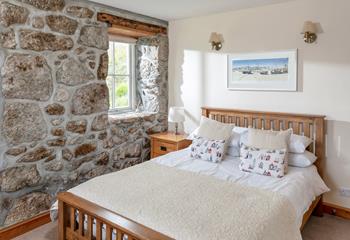 Wake up and watch the waves from the comfortable double bed.