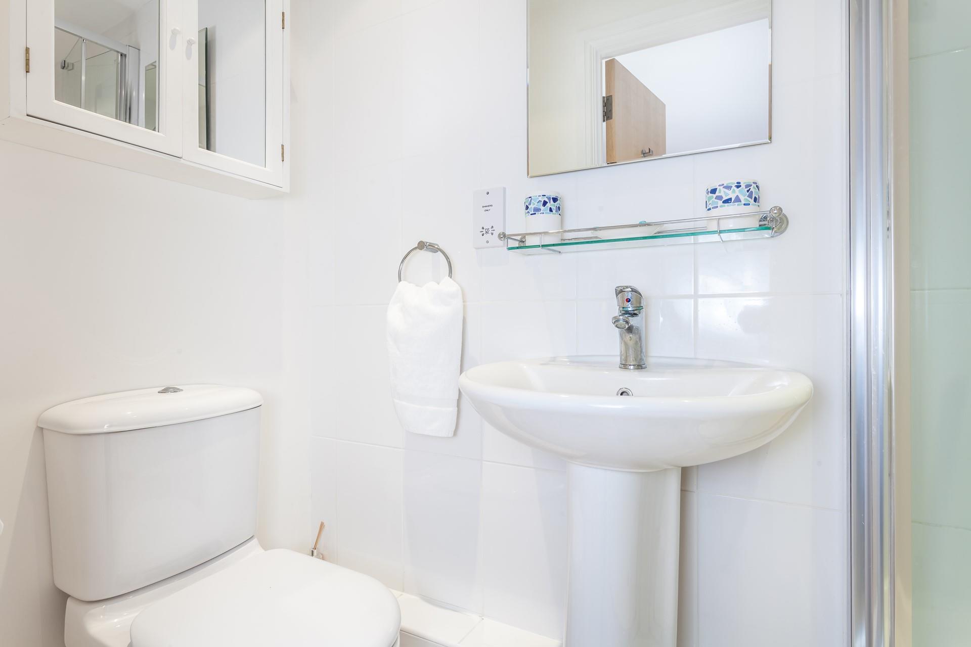 A simple en suite is handy for easy holiday mornings.