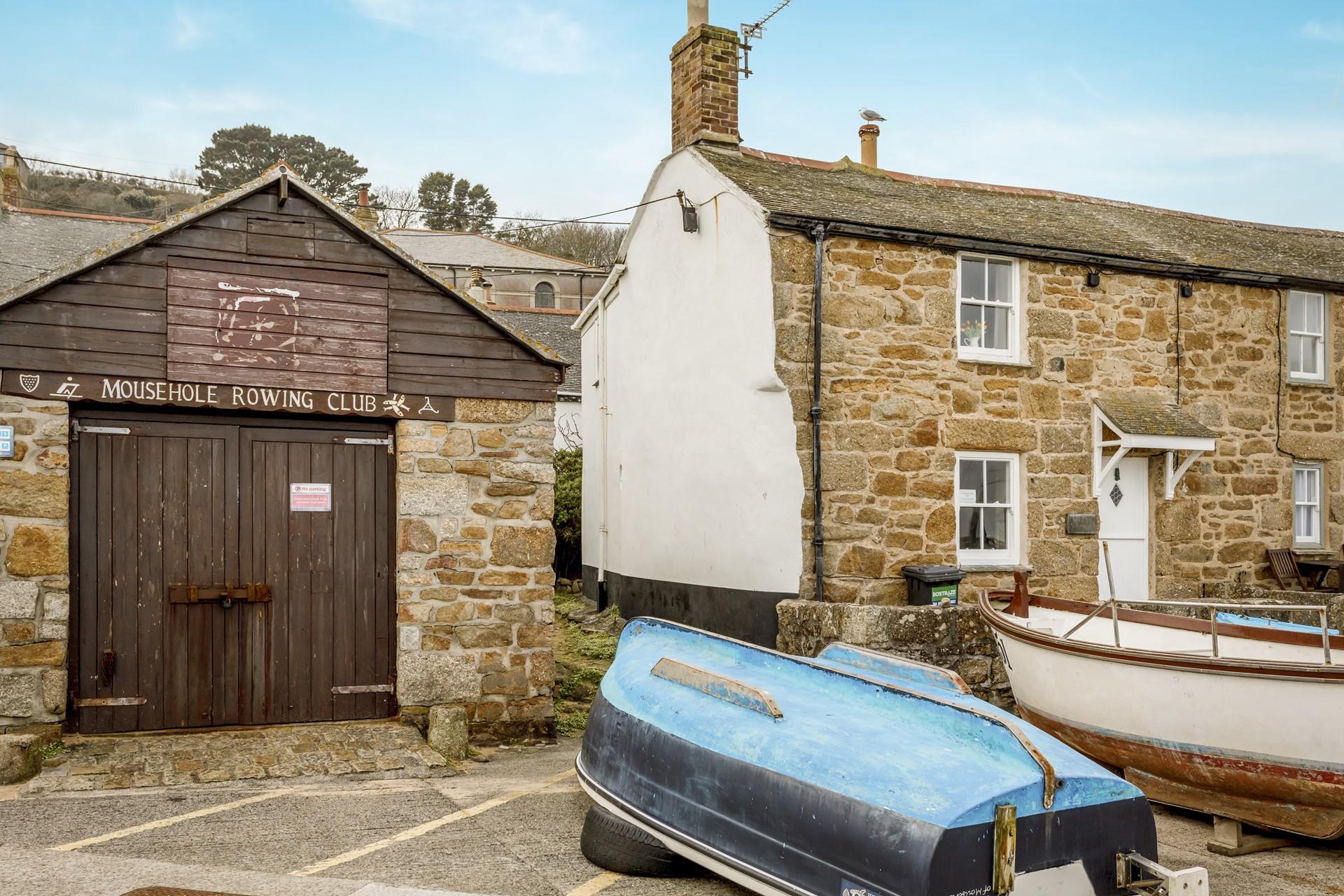 The back entrance from the house leads down a path straight to the beach.