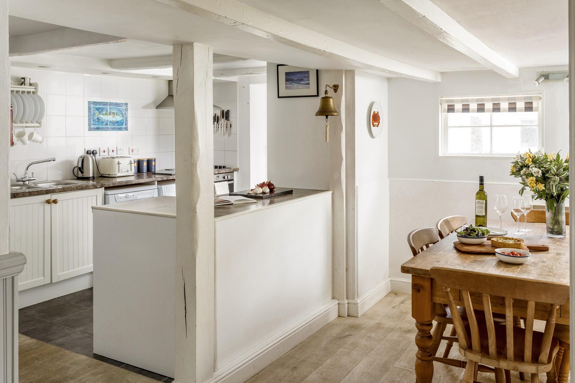 The kitchen and family dining area is a very sociable space allowing you to enjoy delicious family meals together. 