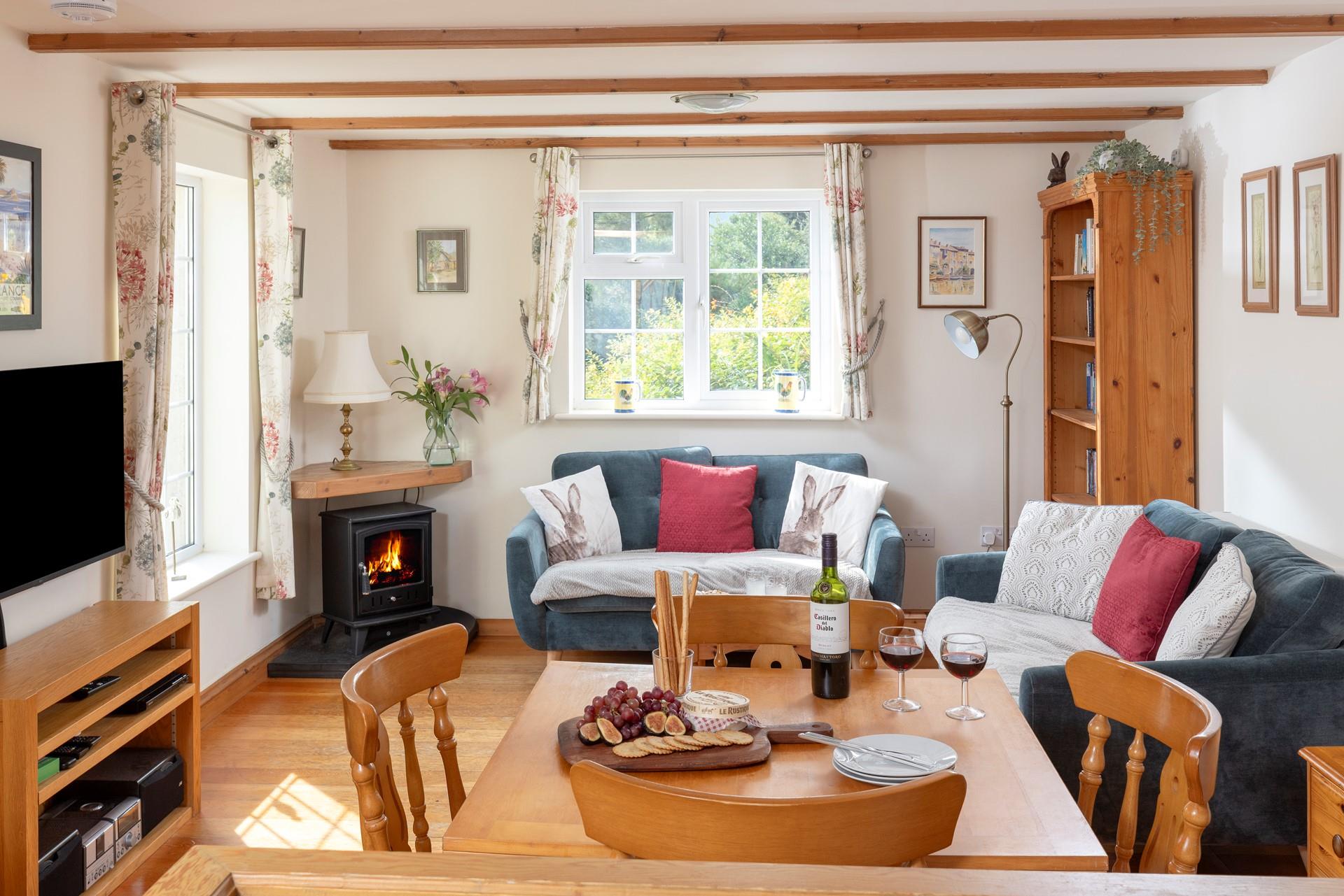 The open plan sitting/dining/kitchen area is traditionally furnished for a cosy and relaxing atmosphere. 