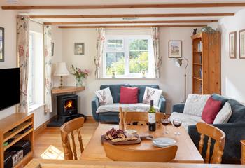 The open plan sitting/dining/kitchen area is traditionally furnished for a cosy and relaxing atmosphere. 