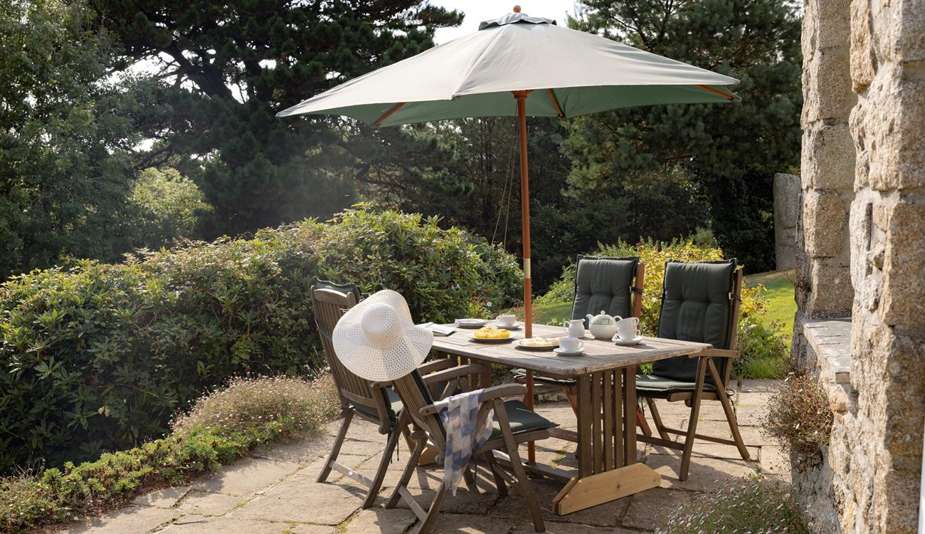 Take your breakfast al fresco in the morning sunshine.