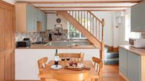 Warm wooden furnishings make you feel instantly at home. 