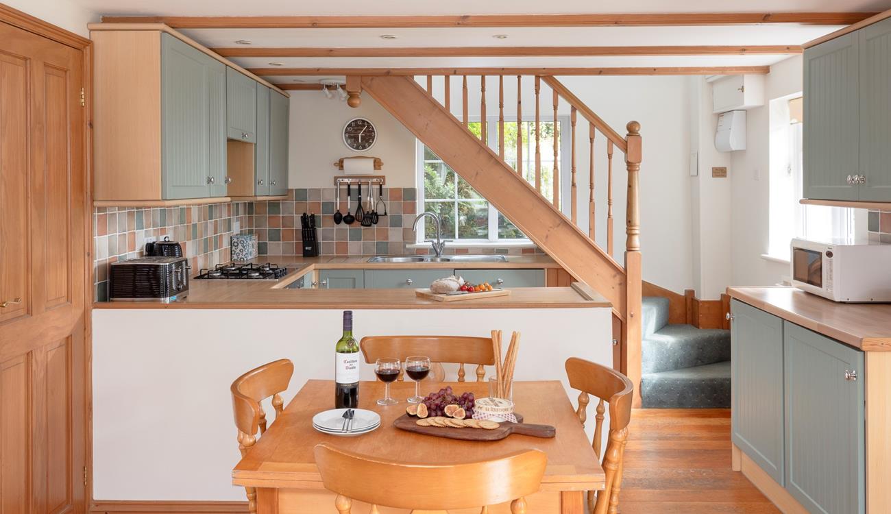 Warm wooden furnishings make you feel instantly at home. 