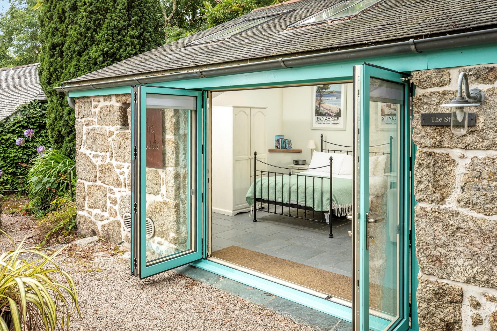 This charming studio apartment is surrounded by beautiful scenery in a private four-acre estate.