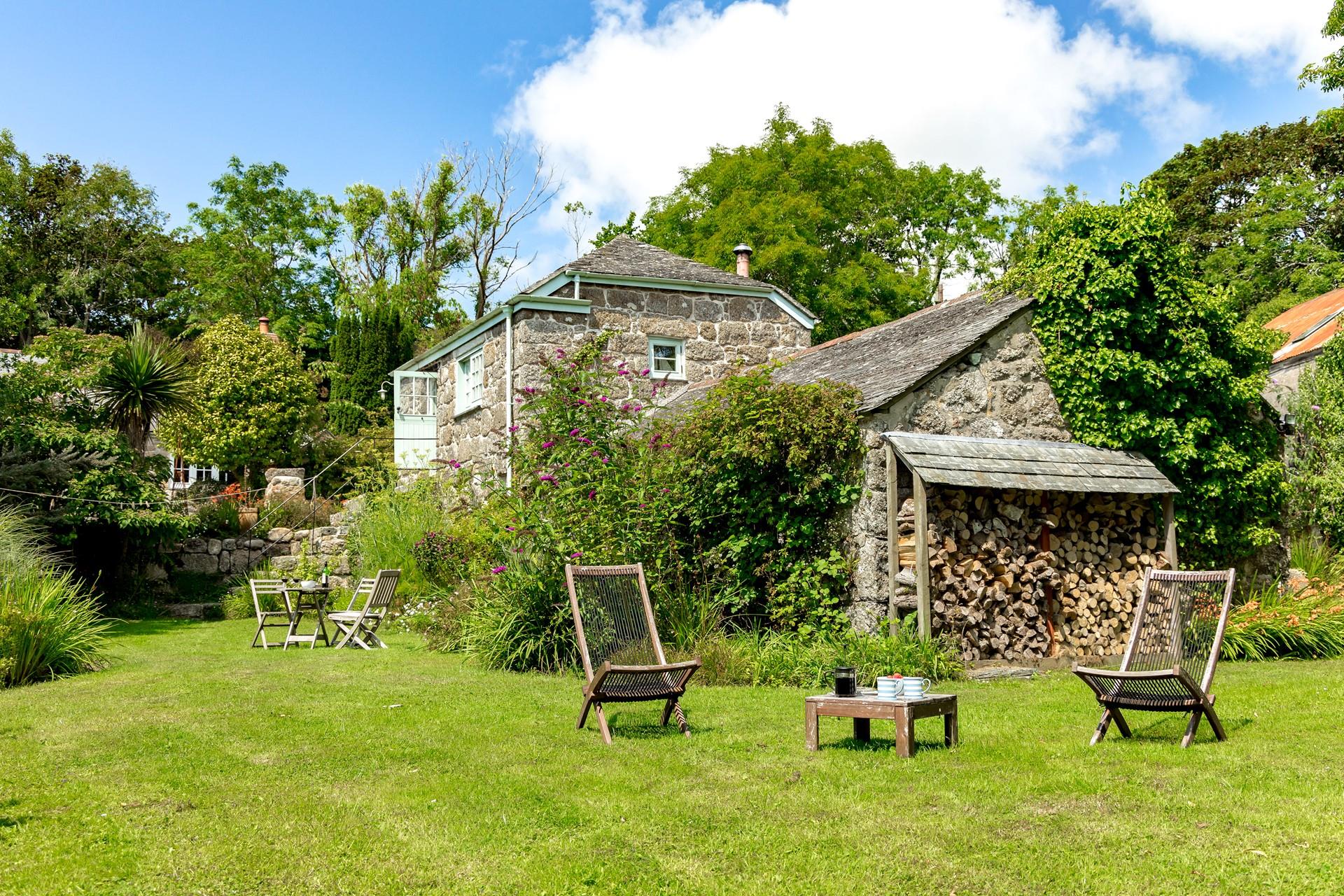 The luscious green garden at The Barn at Alsia Mill. 
