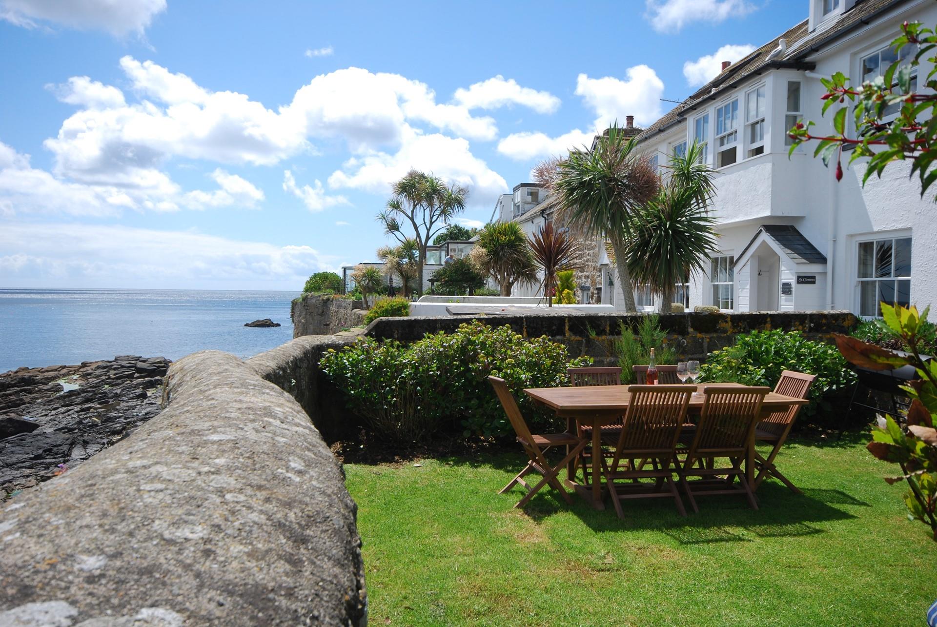 Howldreval overlooks the sea, perfect for al fresco dining.