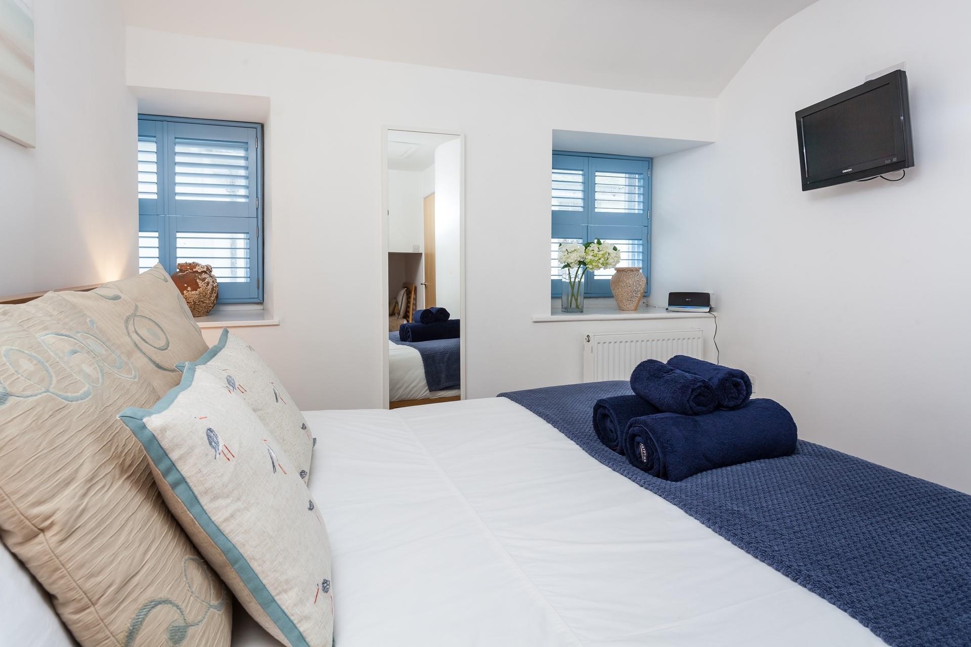 Let the light flow in or out with these beautiful blinds.