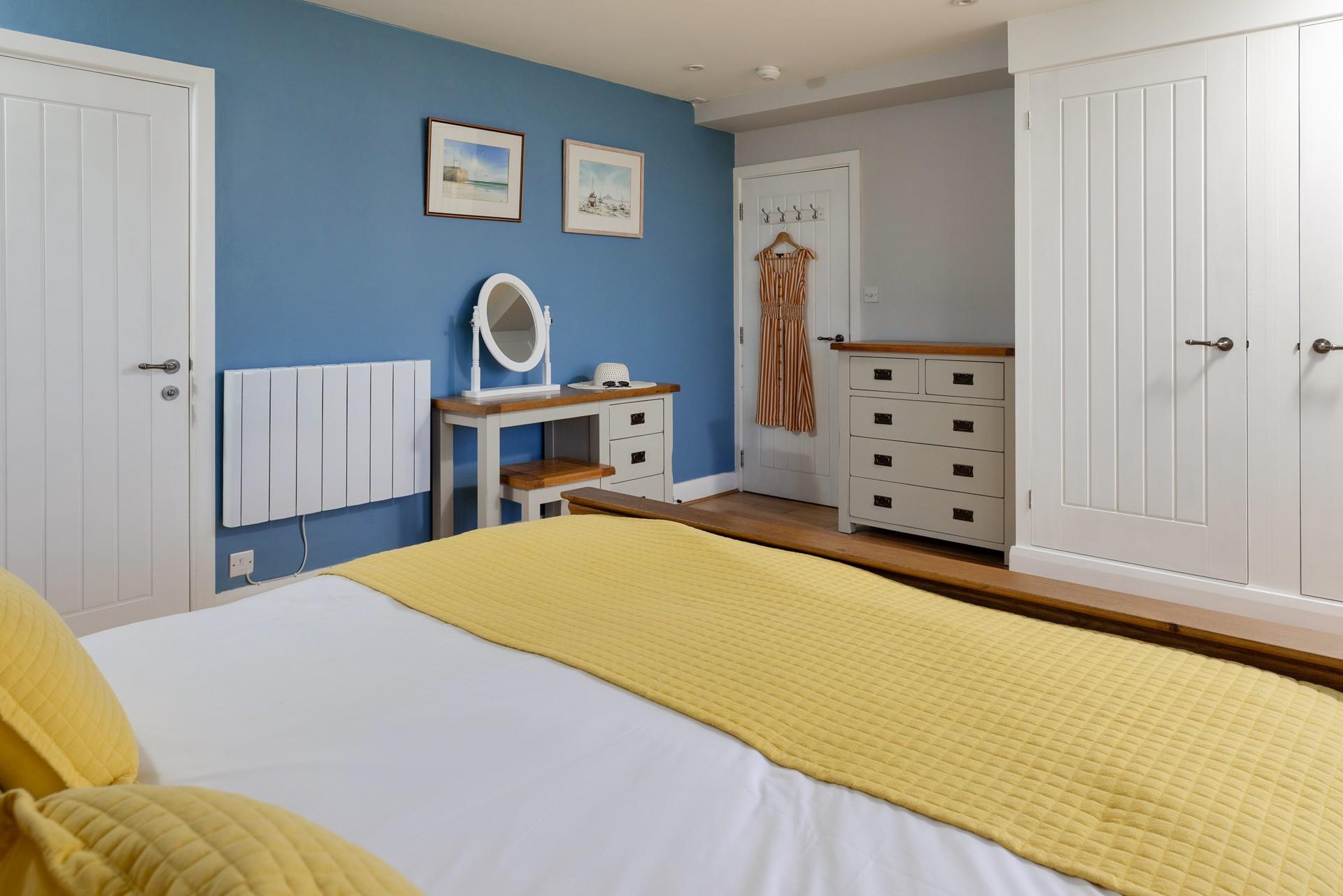 There's plenty of space for unpacking your holiday wardrobe!