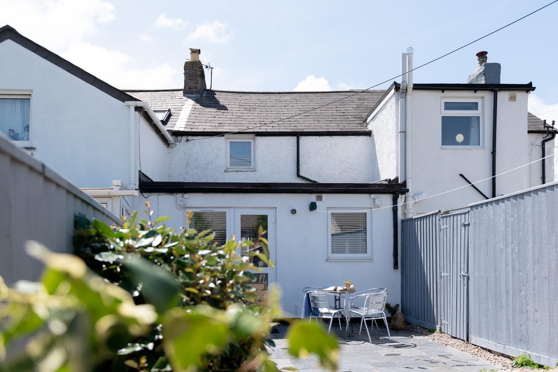 Situated in a prime location, you are nearby to St Ives and other must-see West Cornwall attractions such as St Michael's Mount.