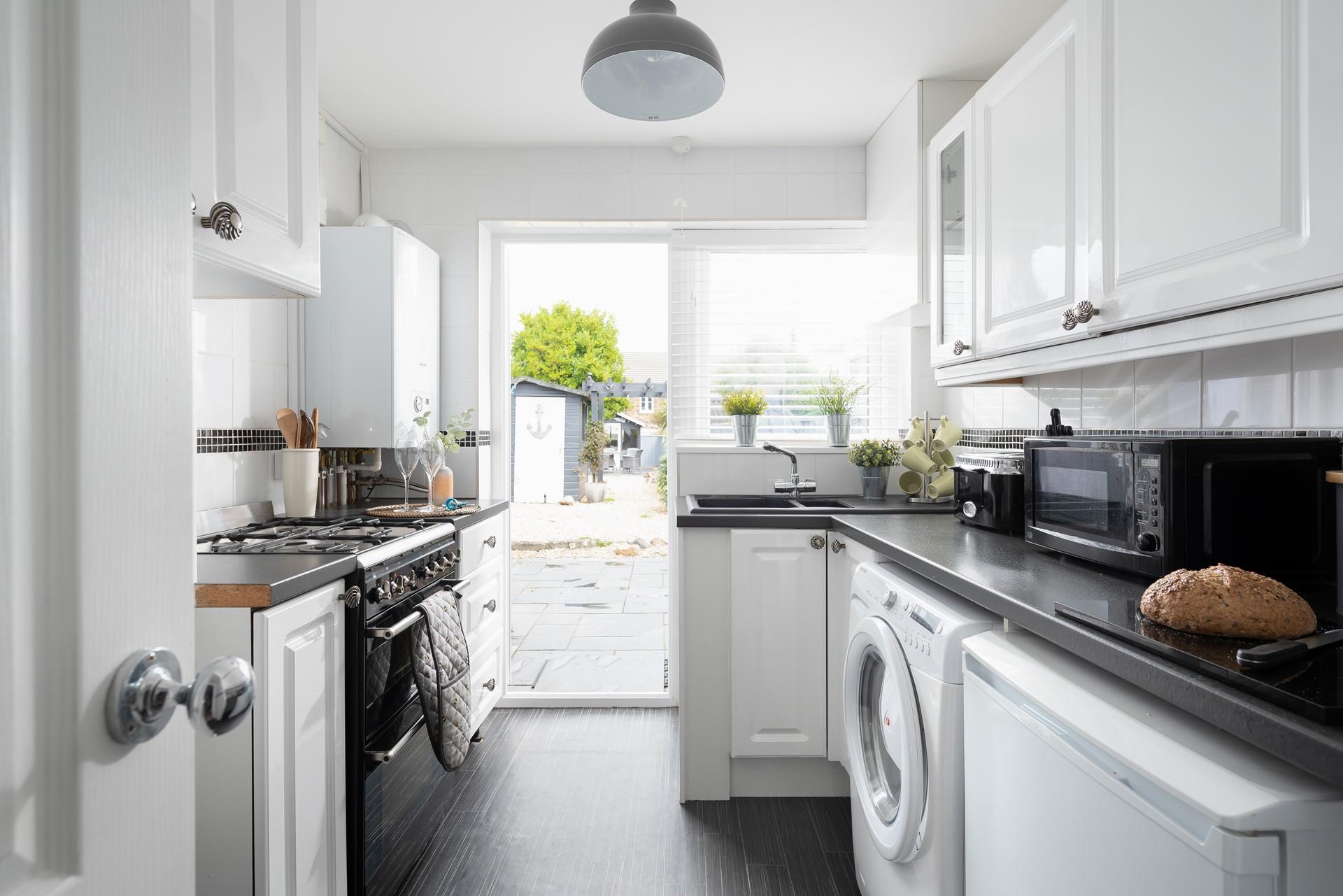 Prepare a picnic in your well-equipped kitchen, ready to take to the beach. 