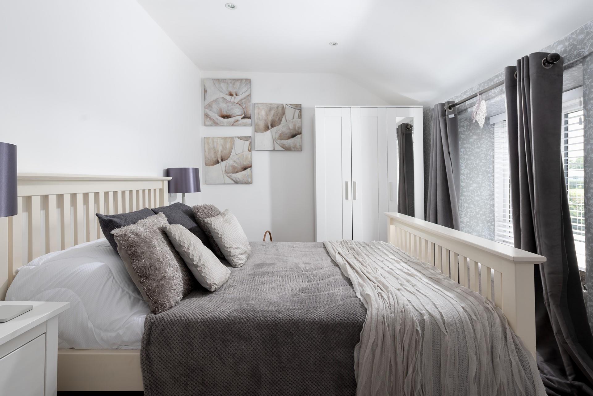 Sink into your king size bed and enjoy a luxurious nights sleep.