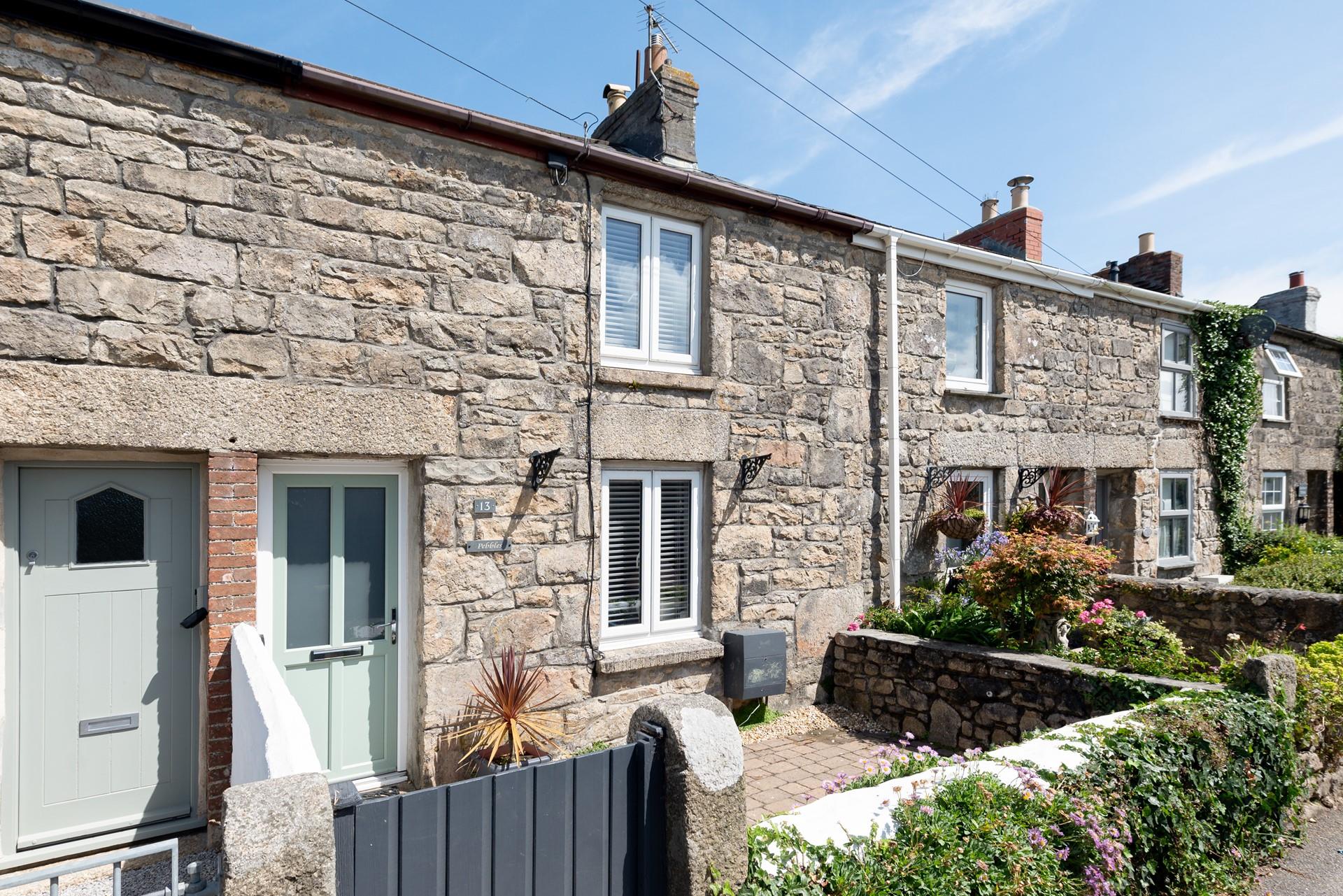 A pretty homely base to explore all that Cornwall has to offer. 