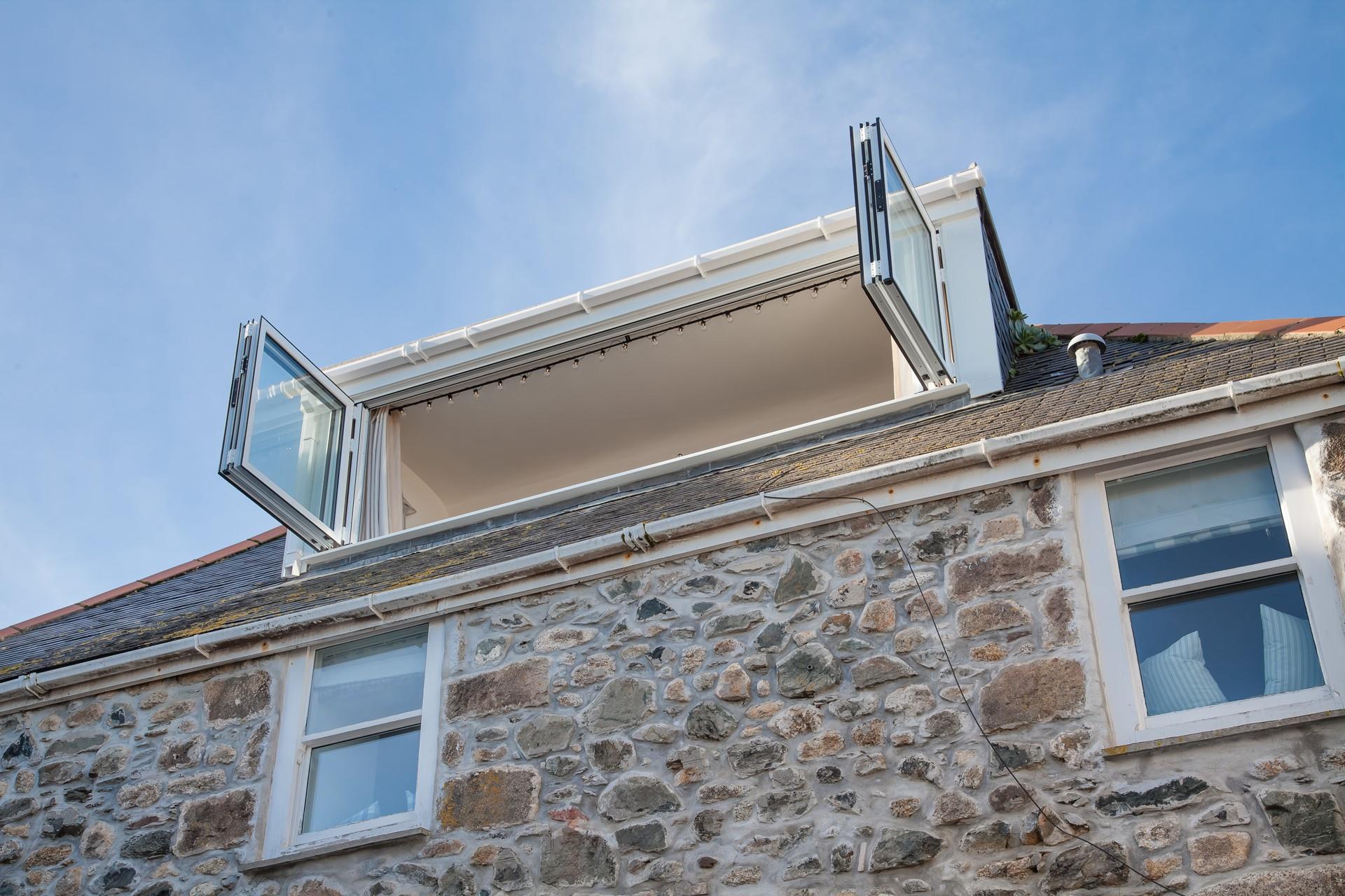 Look Sea Cottage offers stunning views across St Ives.