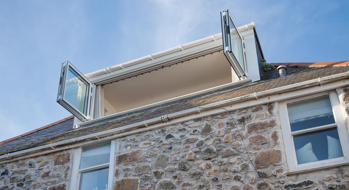 Look Sea Cottage offers stunning views across St Ives.