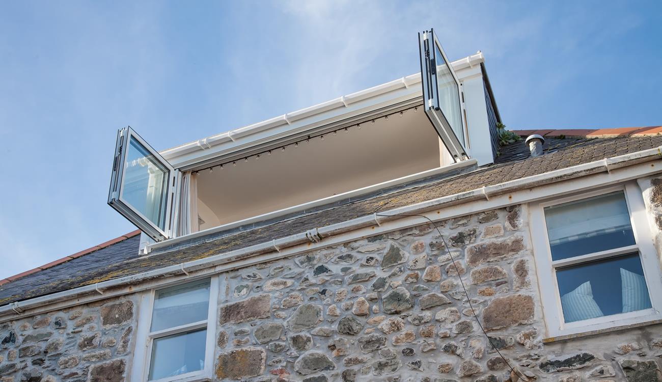 Look Sea Cottage offers stunning views across St Ives.