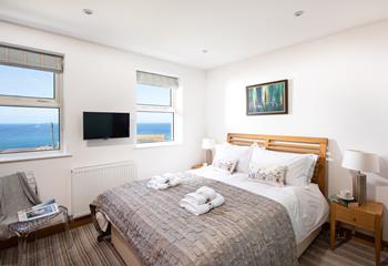 Imagine waking up to these gorgeous sea views!