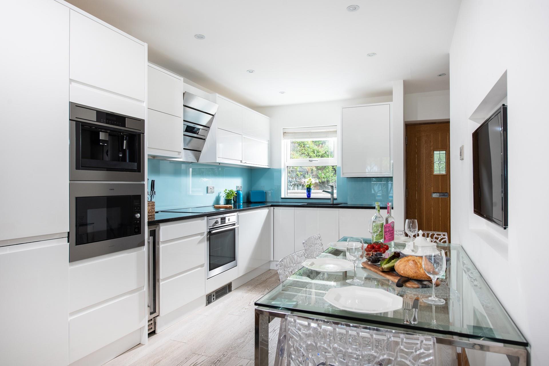 The open plan living makes it easy to socialise whilst cooking.