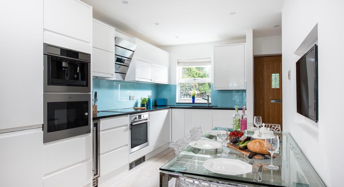 The open plan living makes it easy to socialise whilst cooking.