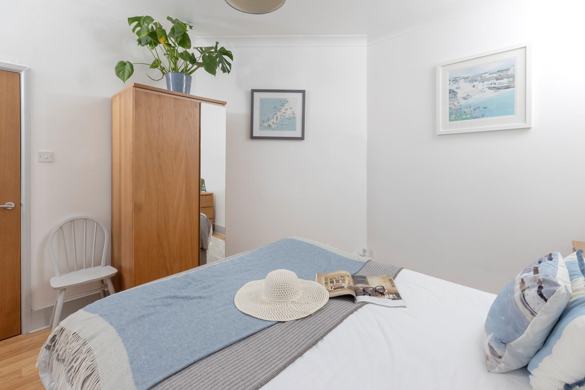 Pretty artwork pays tribute to St Ives' artistic heritage.