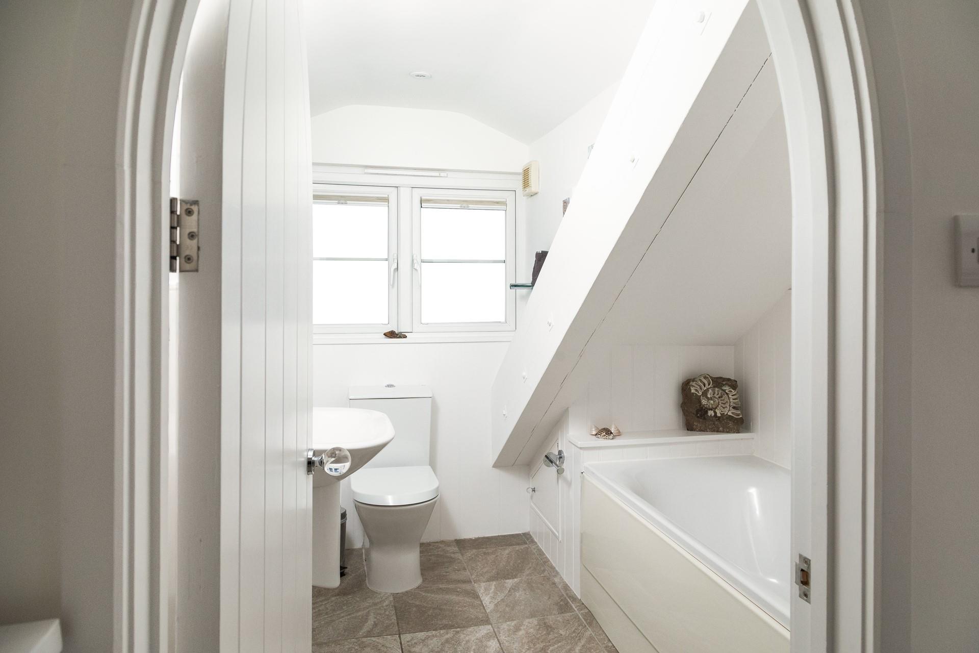 Run yourself a bubble bath in the en suite and unwind.