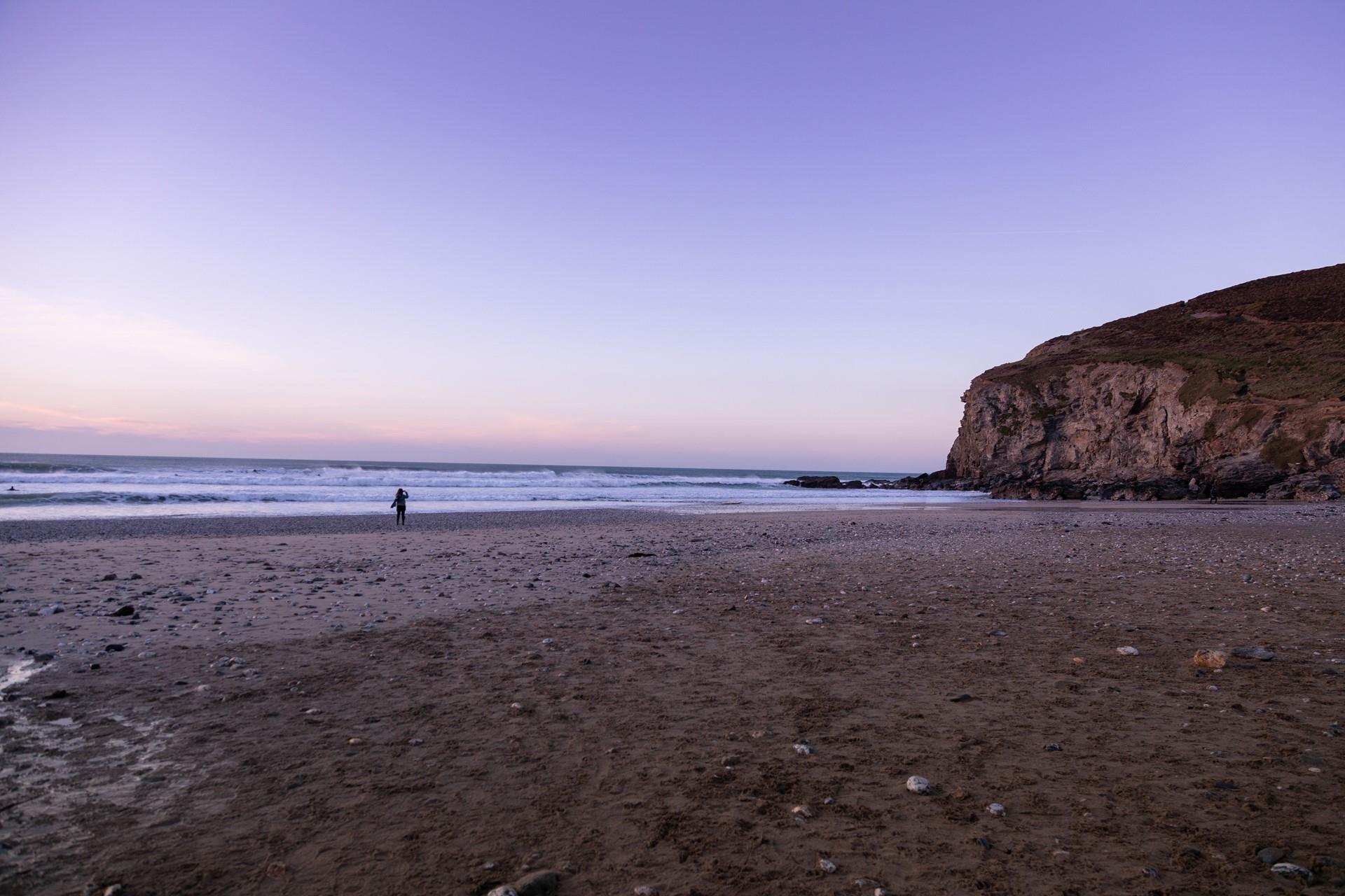 Take an evening stroll down to the beach and get some delicious food from Blue Bar.