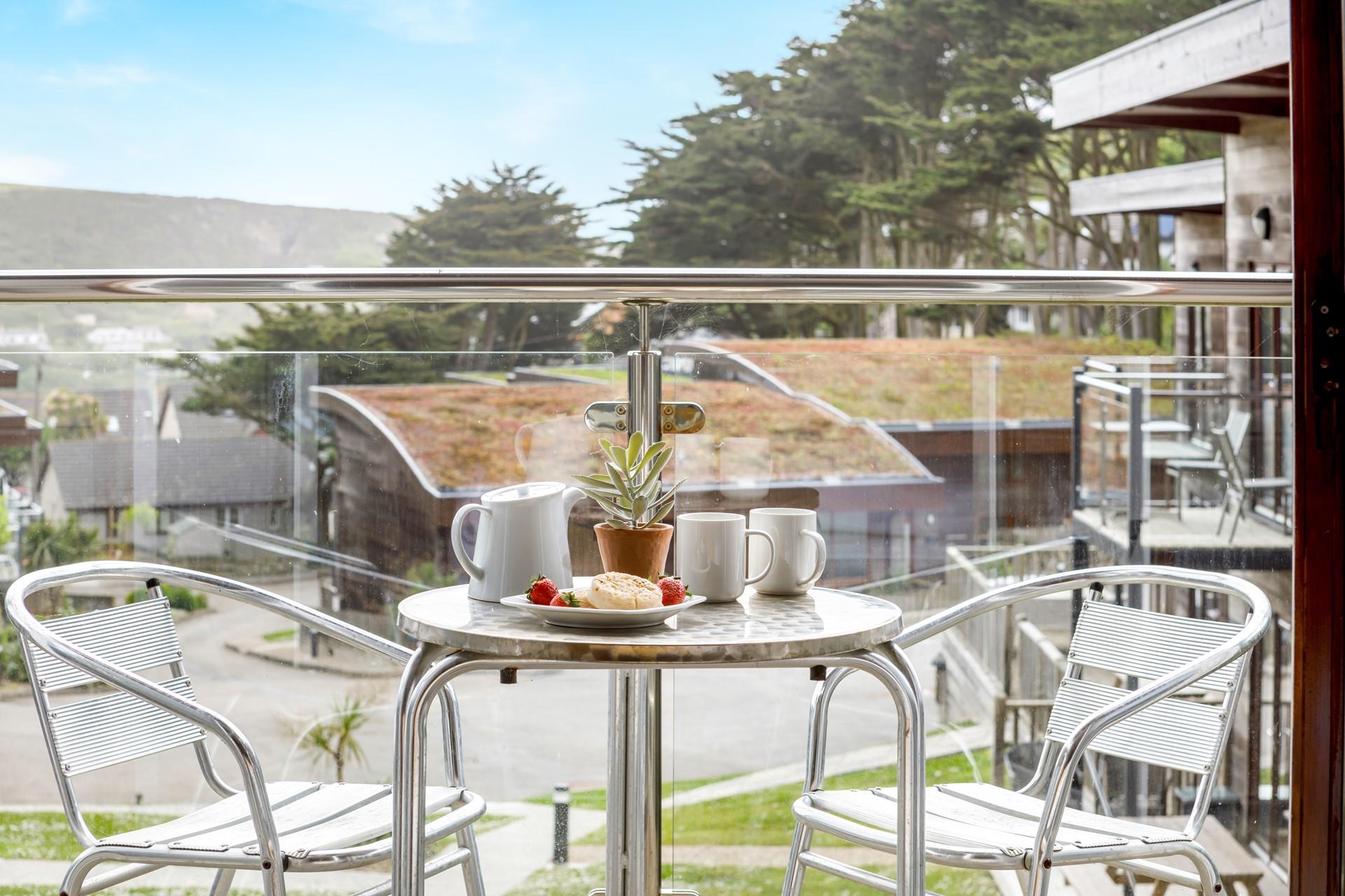 Imagine waking up in this lovely bedroom and treating yourself to breakfast on the balcony! 