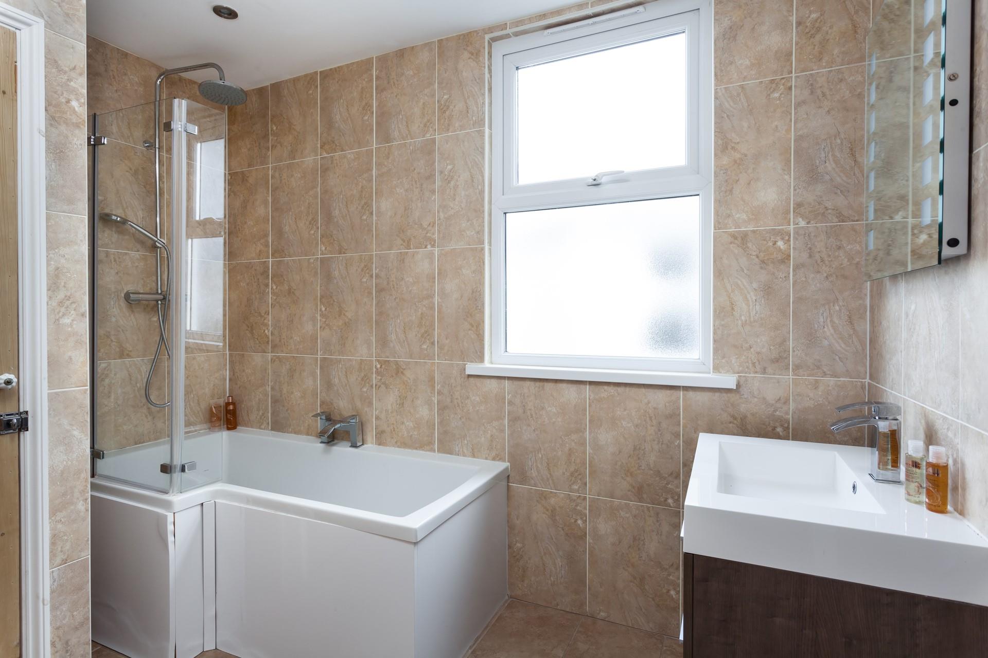 The rainfall shower is perfect for washing the sand off after spending the day at one of St Ives beautiful beaches.