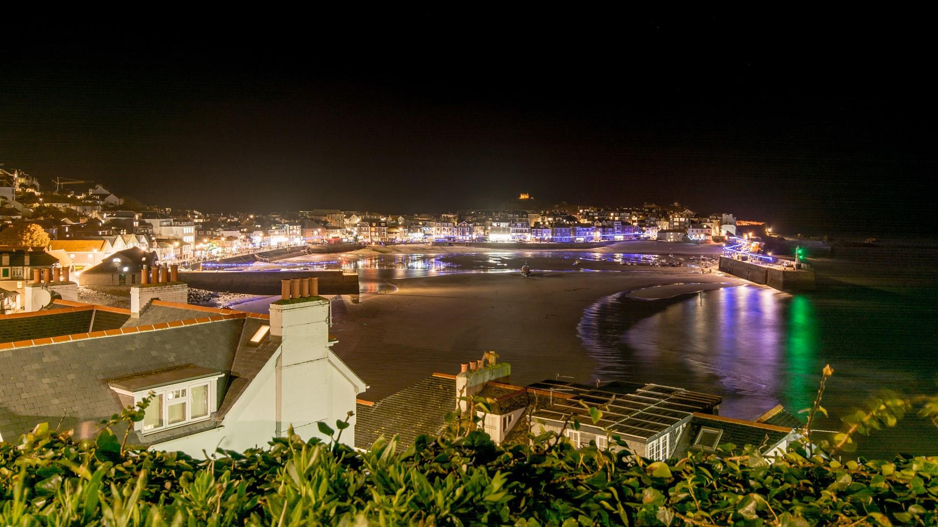 Spend New Year's Eve in St Ives for an unforgettable evening at the largest fancy dress party in the county!