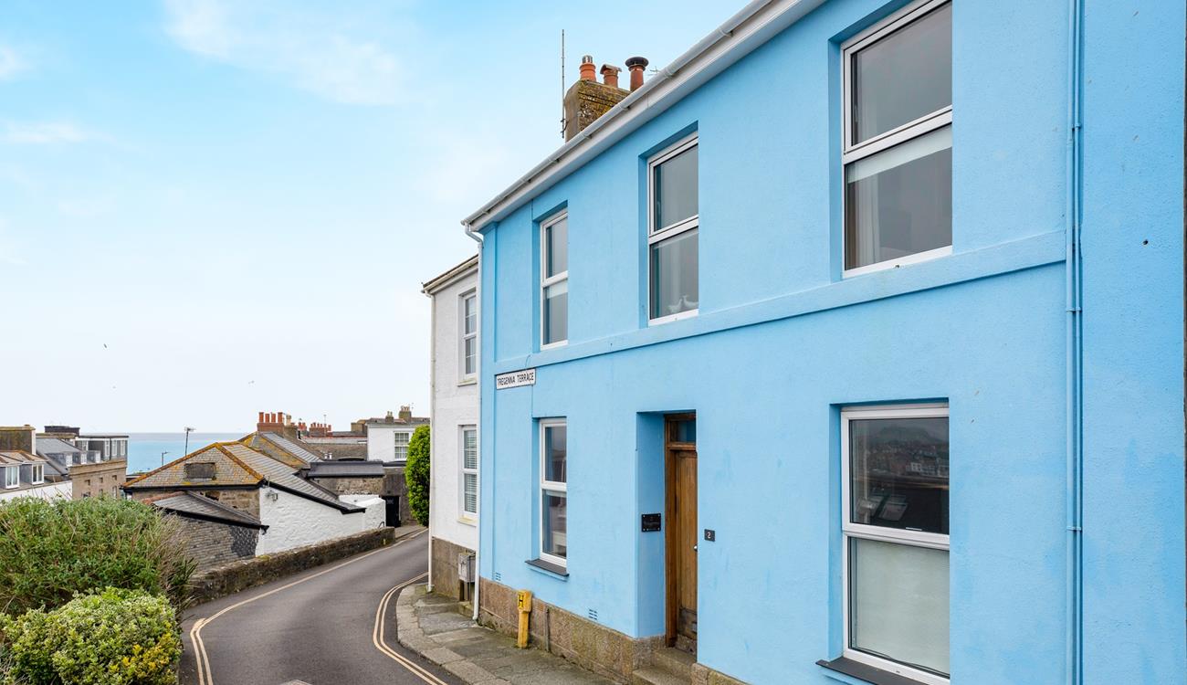 A Victorian townhouse, its just a short walk away from St Ives town and beaches.