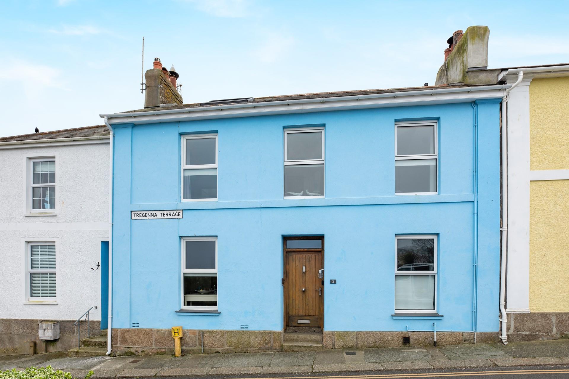 2 Tregenna Terrace is a bright and welcoming escape by the sea!