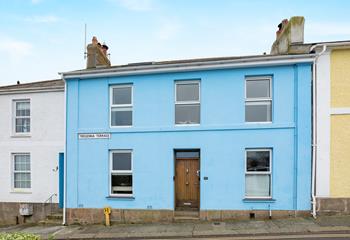 2 Tregenna Terrace is a bright and welcoming escape by the sea!
