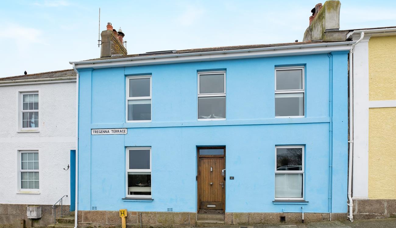 2 Tregenna Terrace is a bright and welcoming escape by the sea!