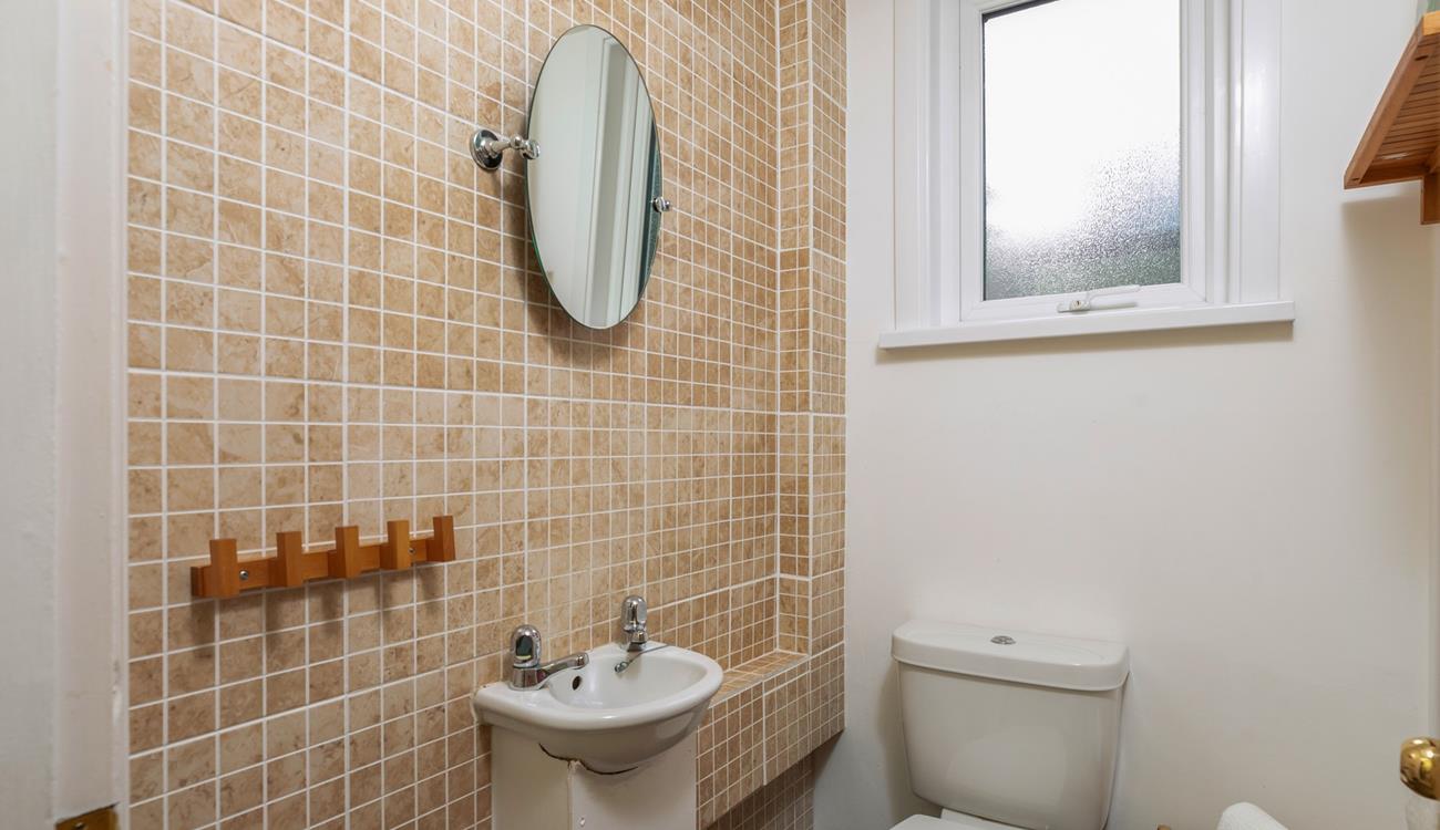 The cloakroom has an additional WC and basin.