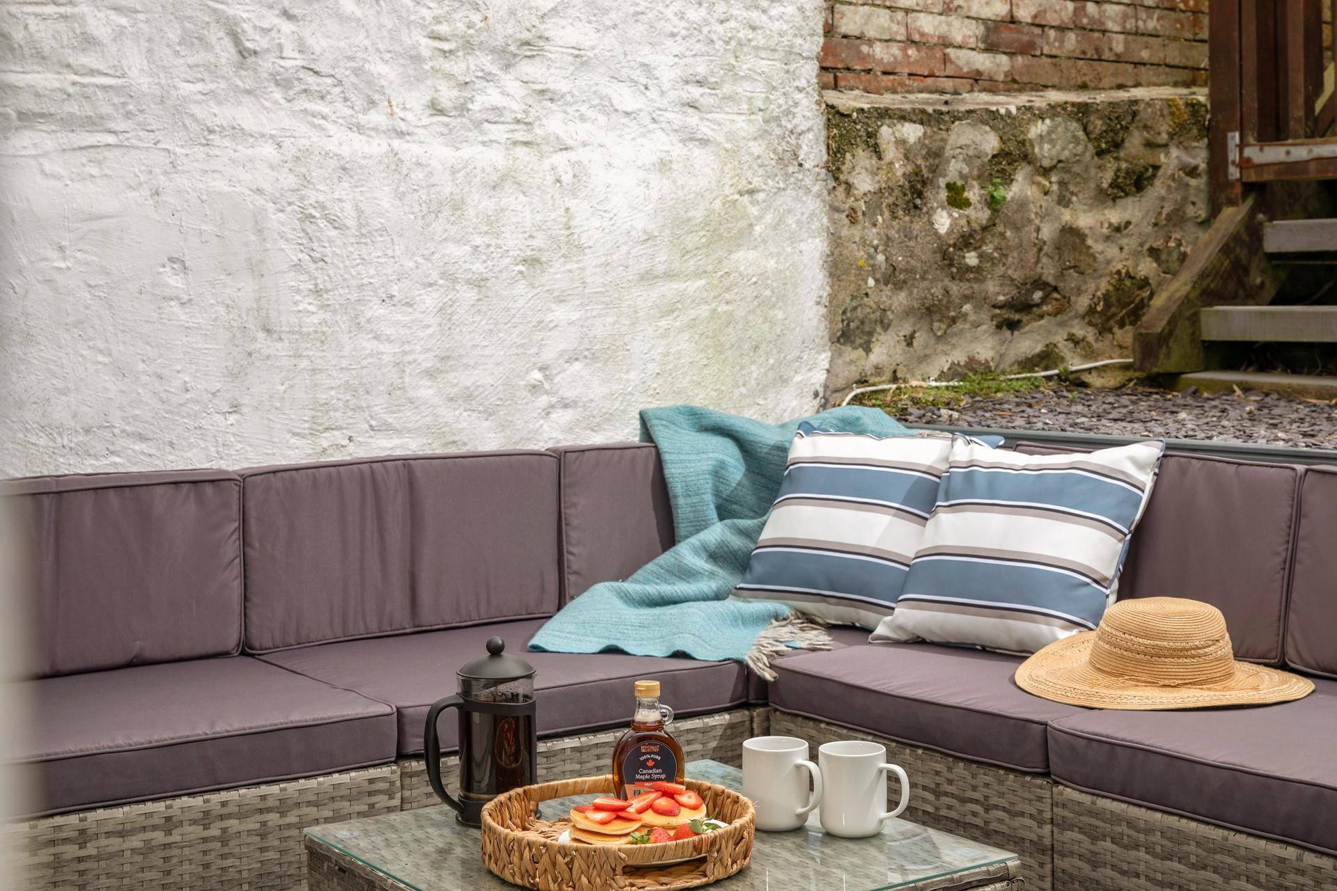 The patio has plenty of seating for everyone to breakfast al fresco!