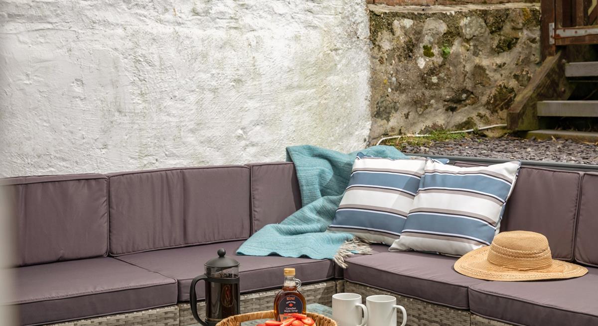 The patio has plenty of seating for everyone to breakfast al fresco!