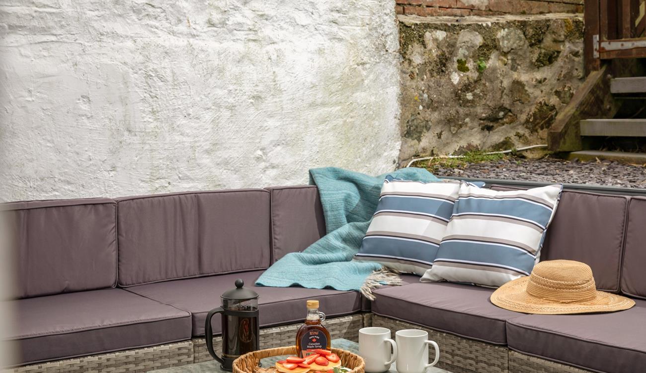 The patio has plenty of seating for everyone to breakfast al fresco!