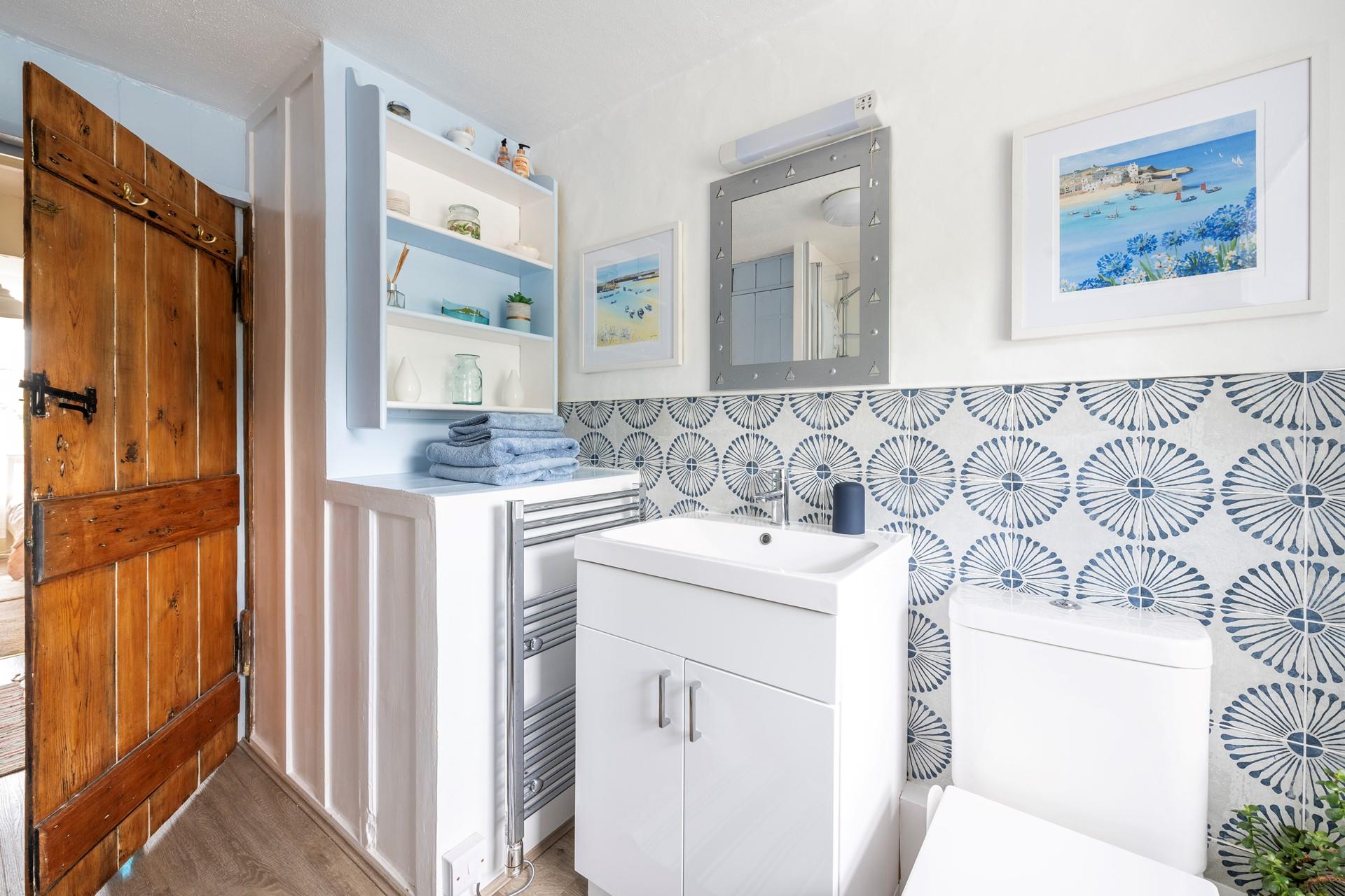 We love the sea blue theme in the bathroom.