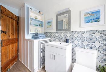 We love the sea blue theme in the bathroom.