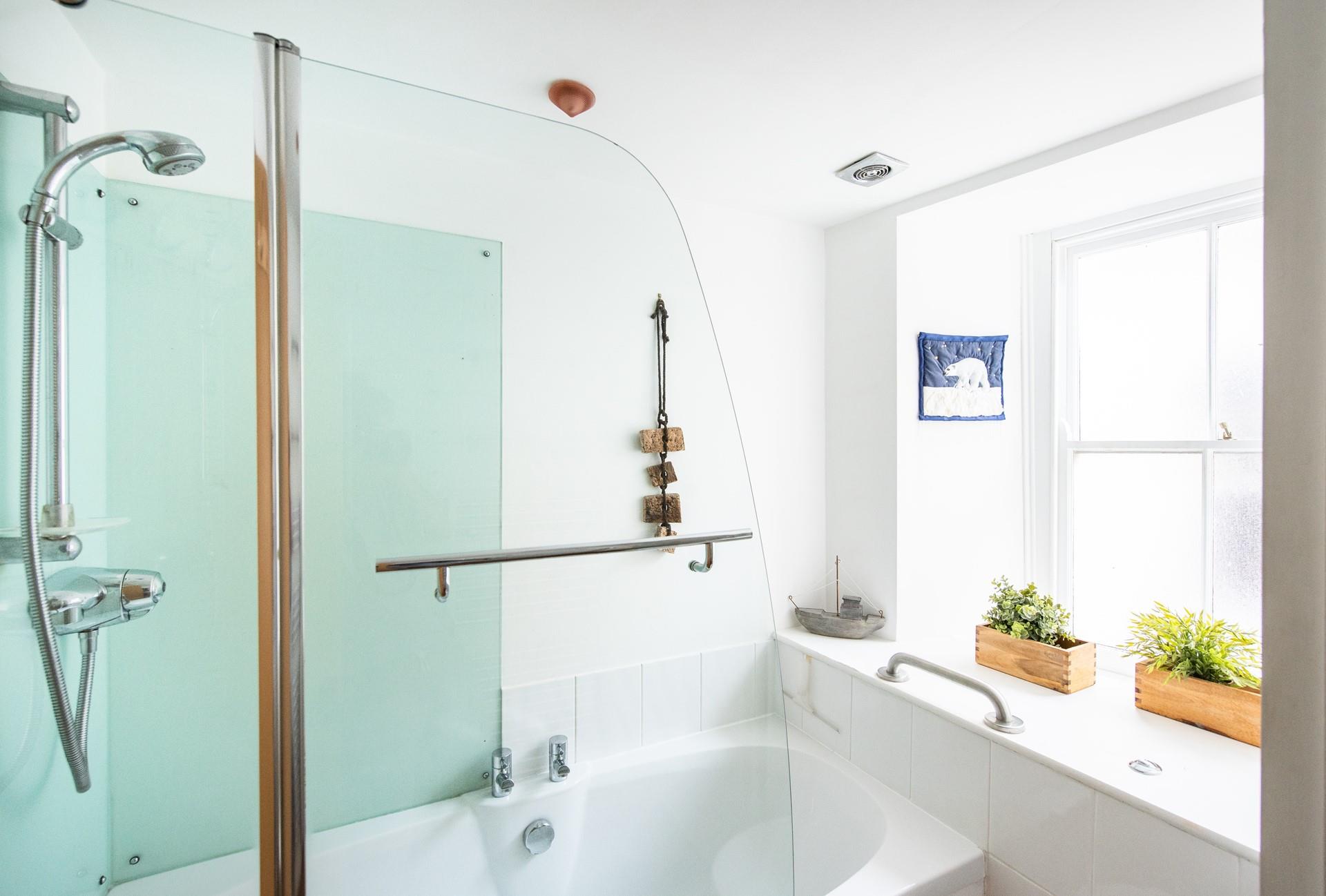 The family bathroom is a space for the family to get ready to head to Porthmeor beach.