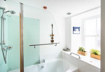 The family bathroom is a space for the family to get ready to head to Porthmeor beach.