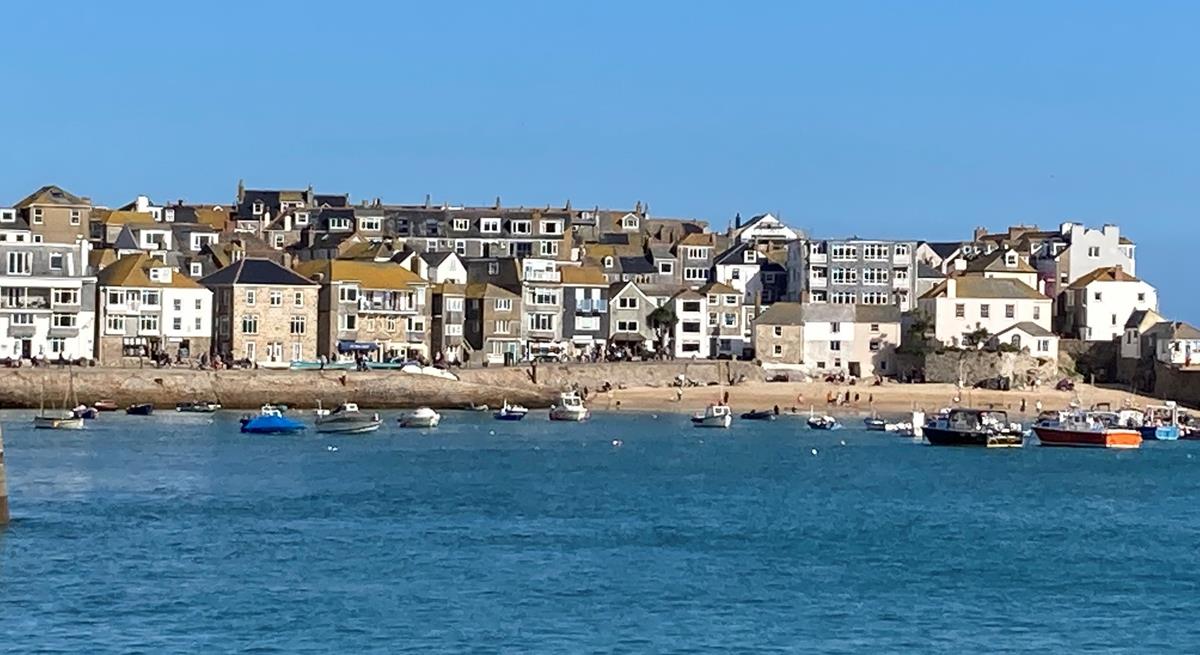 Take a morning stroll along the harbourfront exploring the shops as you go.