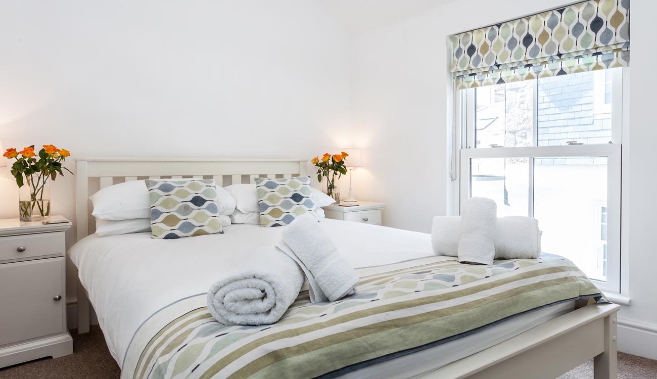 Decorated in earthy tones, the soft colour palette helps you to relax and unwind before bed.