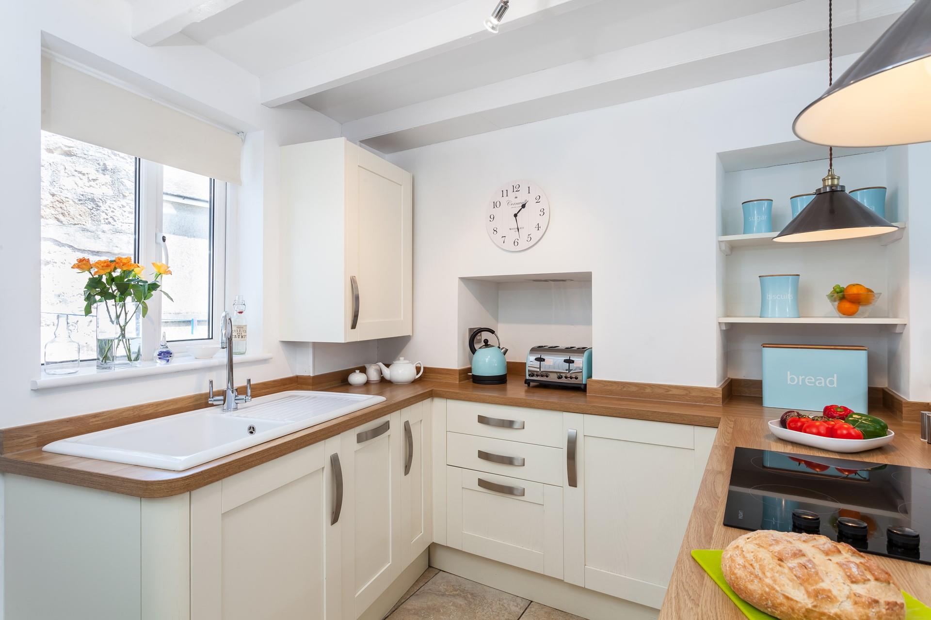 Cook up a delicious feast for your loved ones in this well-equipped kitchen! 