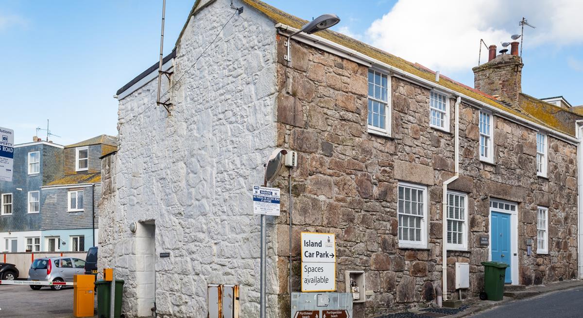 Bakehouse Cottage is pet friendly too, so your pooch won't need to miss out on the holiday fun!